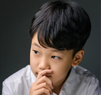 周易起名带士字的男孩名字霸气阳光